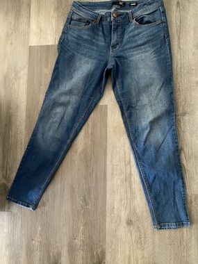 Women’s Straight Leg Jeans in Dark Blue Denim